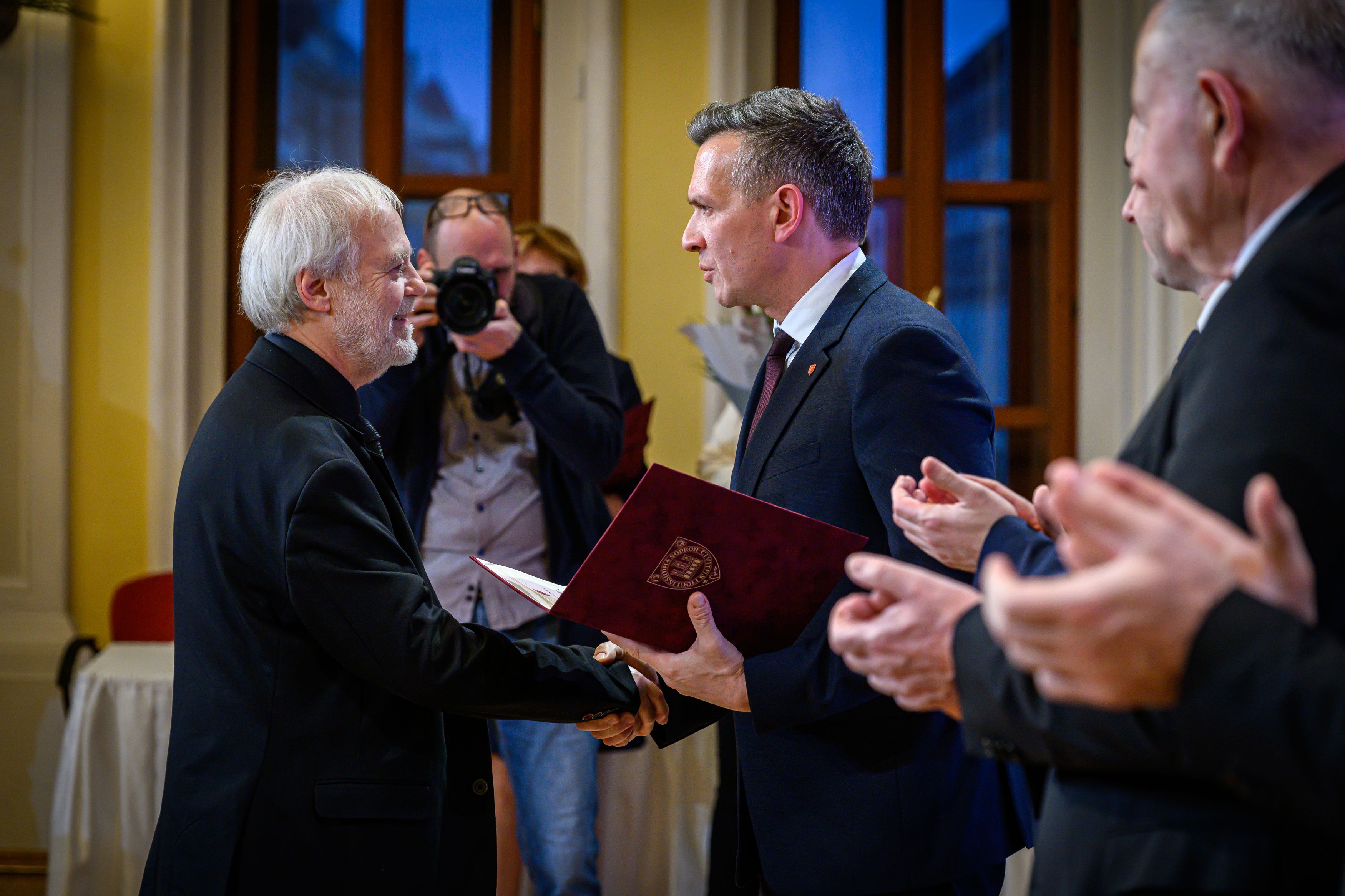 Szívügyem a Soproni Egyetem - a katedrától a műteremig Kovács-Gombos Gáborral Szívügyem a Soproni Egyetem - a katedrától a műteremig Kovács-Gombos Gáborral