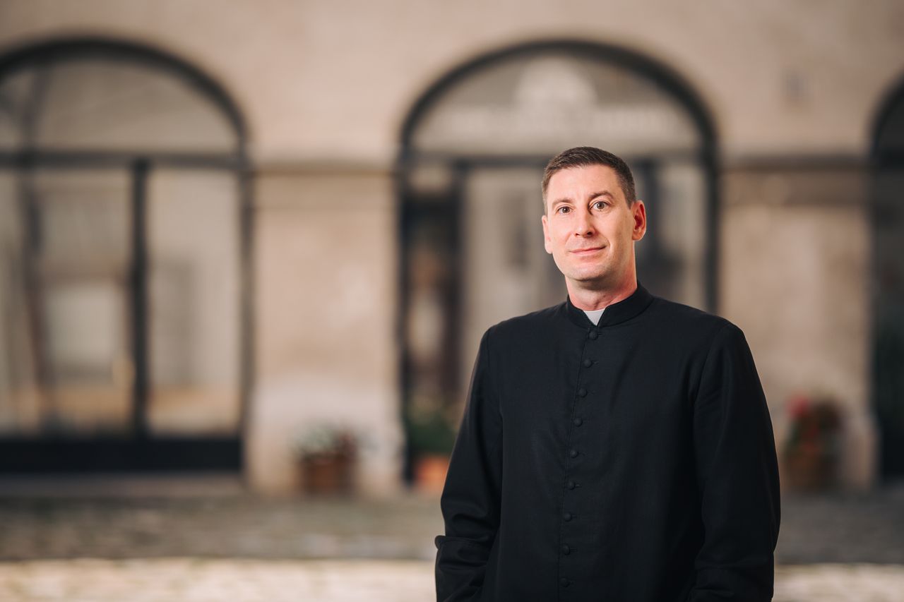 Simon Dávid atya, egyetemi lelkész fogadóórája