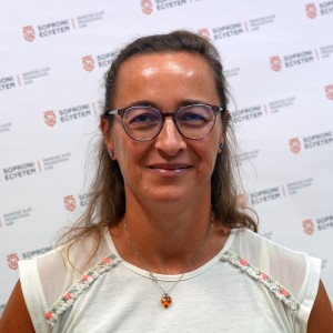  Hawkins Éva